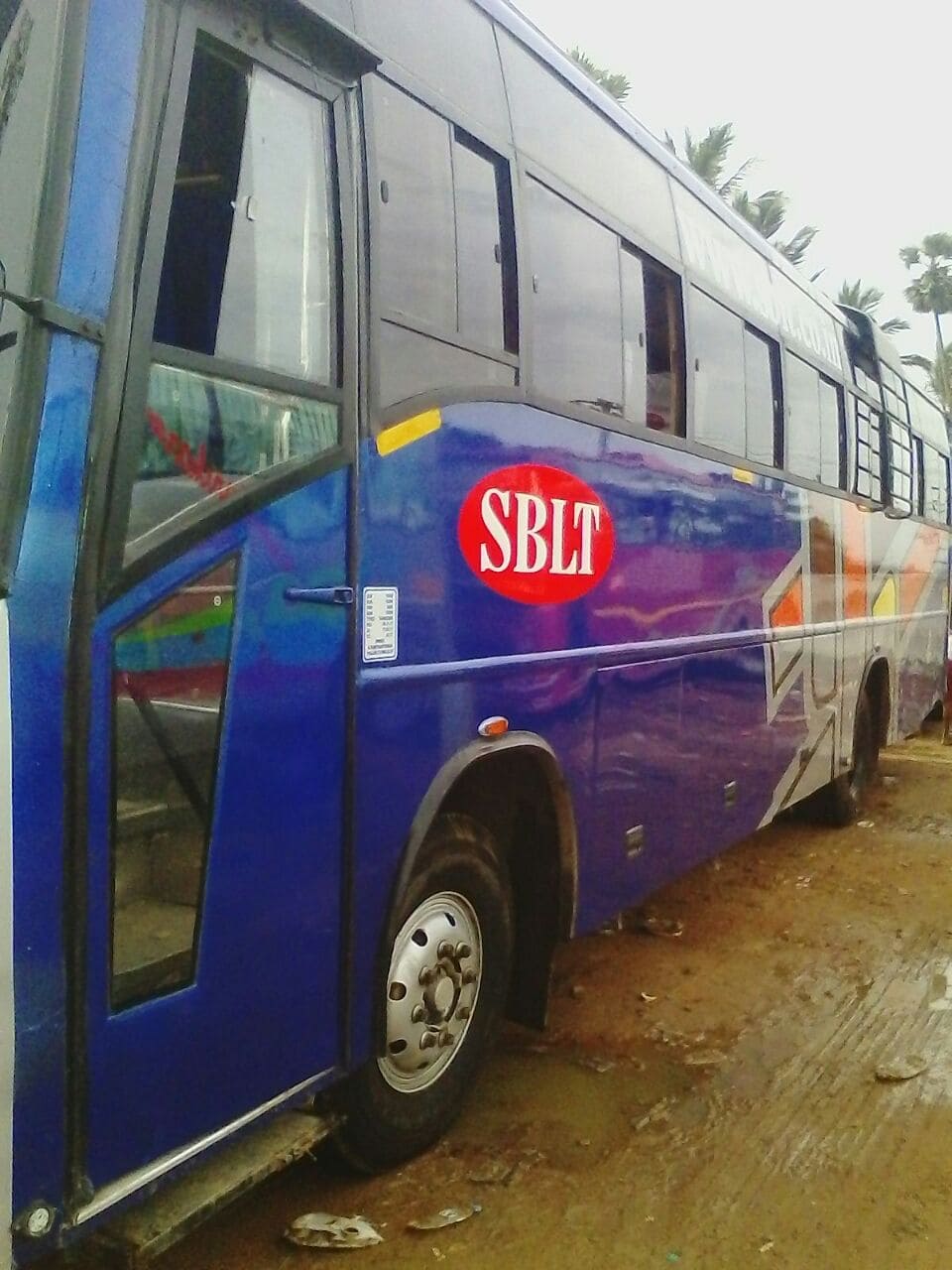 Sblt 40 Seater Close Front View